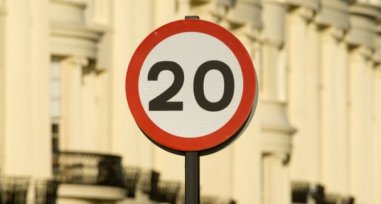 Limite de 20 mph (32,19 kmh) aumenta a segurança nas cidades