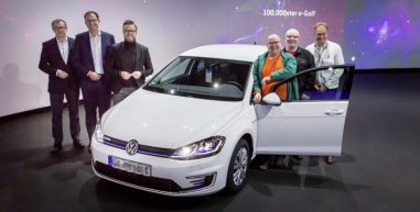 Volkswagen atinge 100 mil unidades vendidas do Golf elétrico