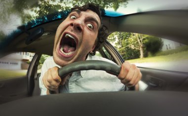 Esteja atento aos primeiros sinais de ira na estrada