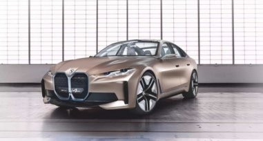 BMW apresenta novo elétrico i4 e muda de logótipo