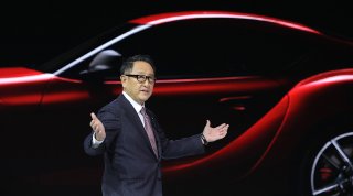 Presidente da Toyota critica corrida ao elétrico